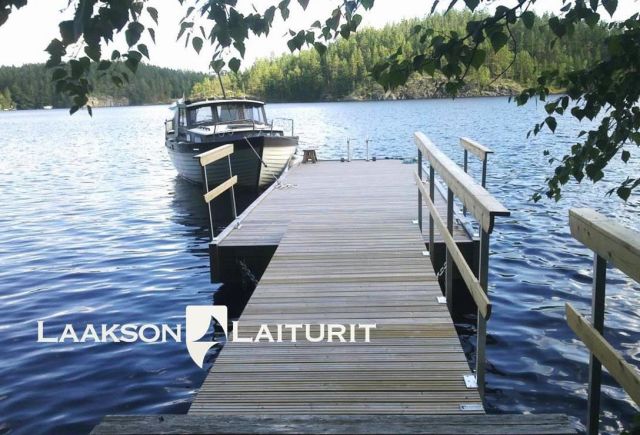 President-laituri, Saimaa, Yövesi.jpg