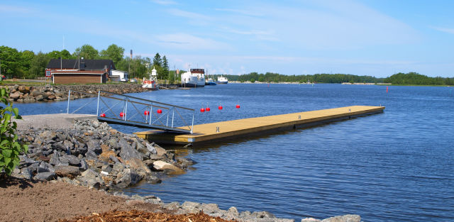 Raskasponttonilaituri, Pori, Reposaari.jpg