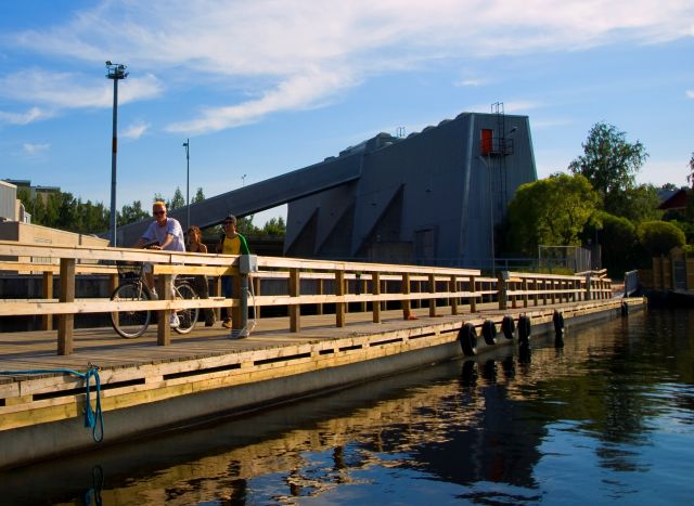 Raskasponttonilaituri, Tampere.jpg